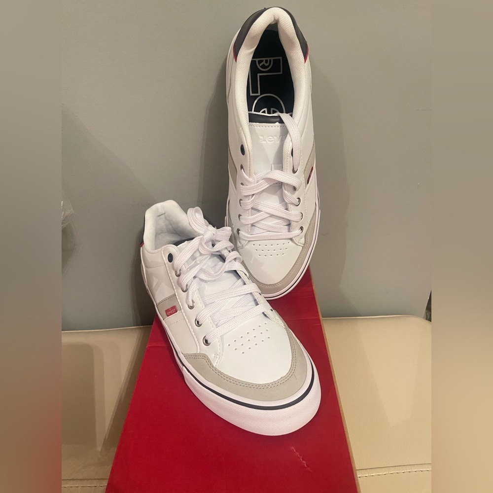 New Levi's Men's Deacon Sneakers Men Size 9, Women Size 10.5 With Box